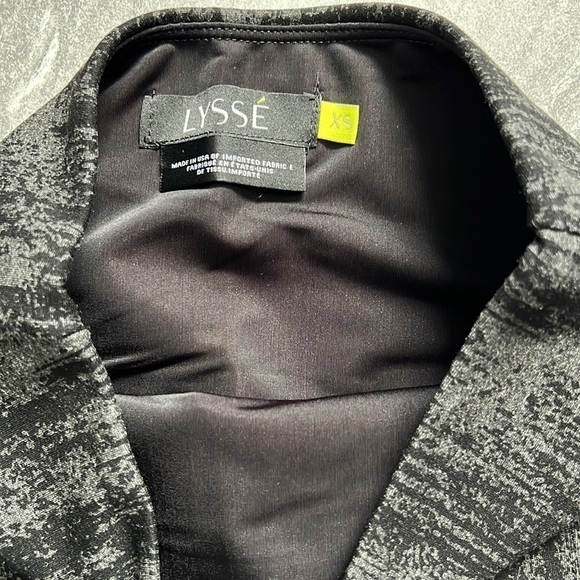 Hi Waisted Fashion leggings black & grey print Lysse XS. 29’ inseam. - Picture 7 of 9